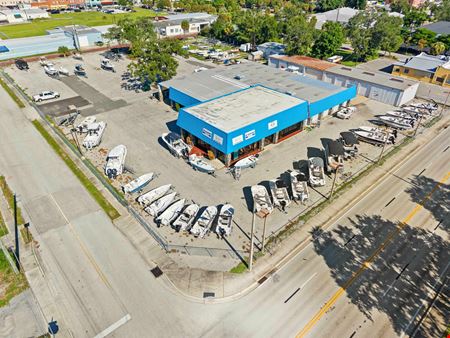 17.5K ± SF Retail Building Along Old US Hwy 41