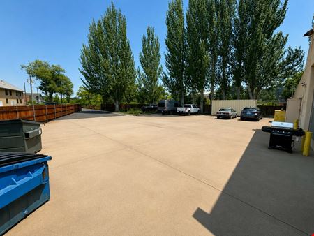 Versatile Flex Building for Warehouse, Retail, and Office