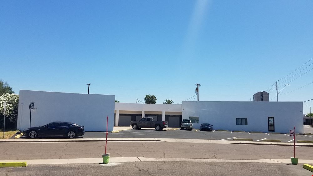 550 W Indian School Rd