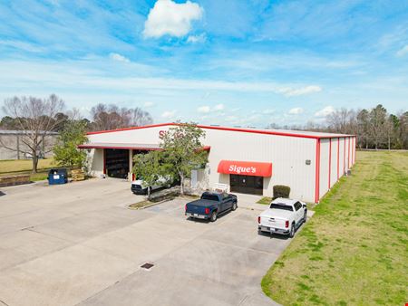 Industrial Warehouse with ±20’ Clear Height on ±1.8 Acres