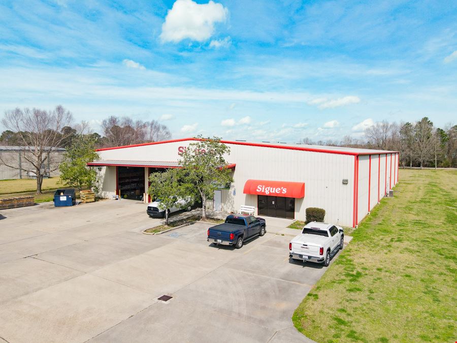 Industrial Warehouse with ±20’ Clear Height on ±1.8 Acres