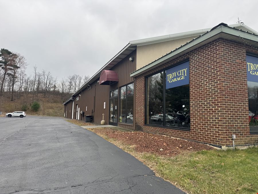 810 Hoosick Rd