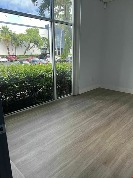 Miami Airport Center - Corner Office/Warehouse for Lease