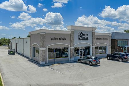 Retail Showroom & Warehouse - 11,000+ SF in South Lakeland