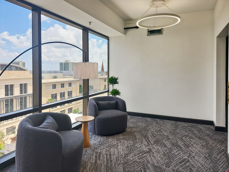 Regus - Jacksonville - Laura St