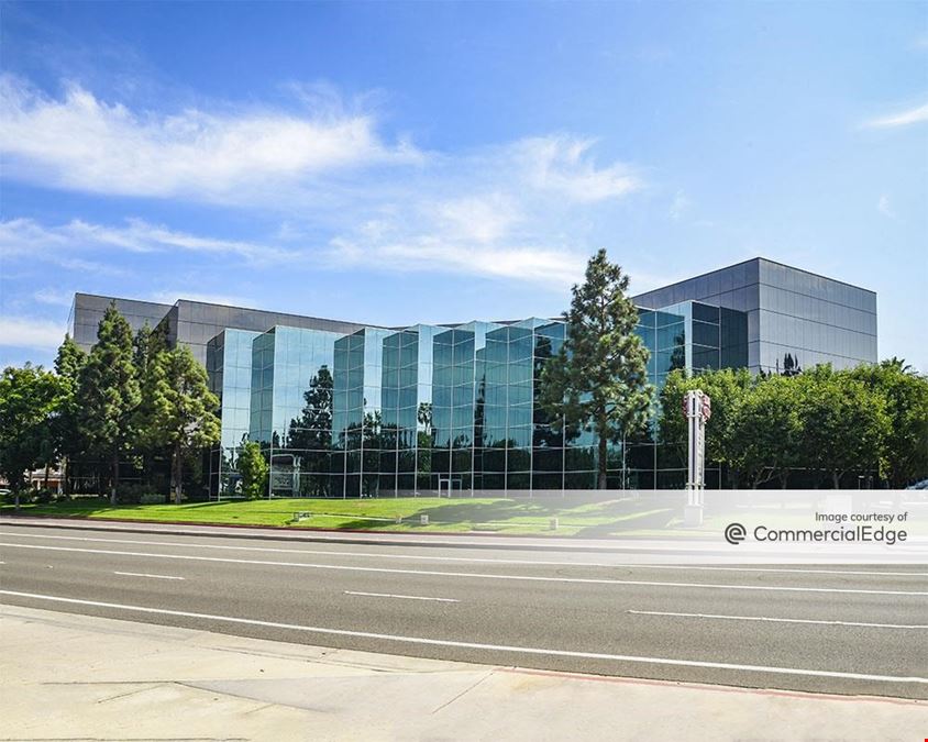 Metro Pointe Business Center - 959 South Coast Drive