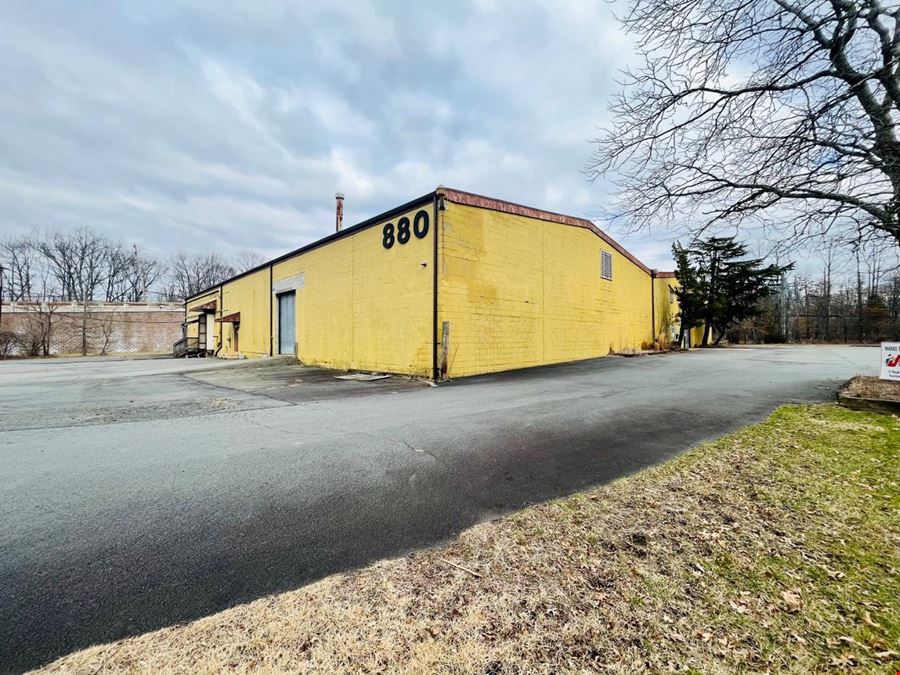 880 Alexander Rd