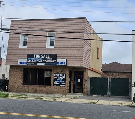 Office space for Sale at 844 Willis Ave in Albertson