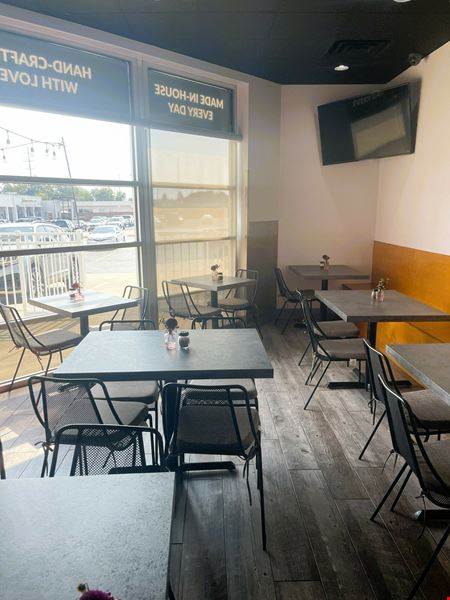 FOR LEASE: Jabby’s Pizza | Acadian Perkins Plaza