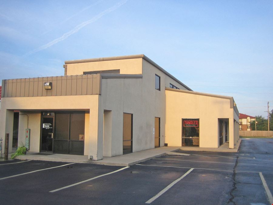 1,185 - 2,370 SF Office / Retail Spaces For Lease in Springfield