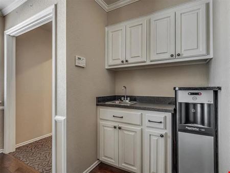 525 Tower Dr, Moore OK 73160