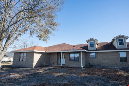 7765 FM 482 - Office