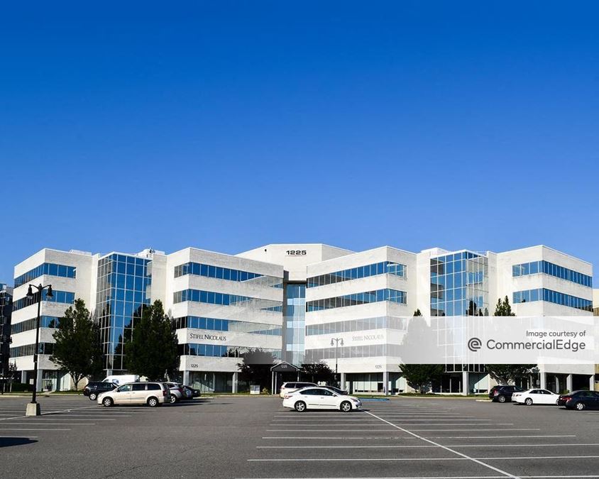 Stark Office Suites - Franklin Avenue Plaza