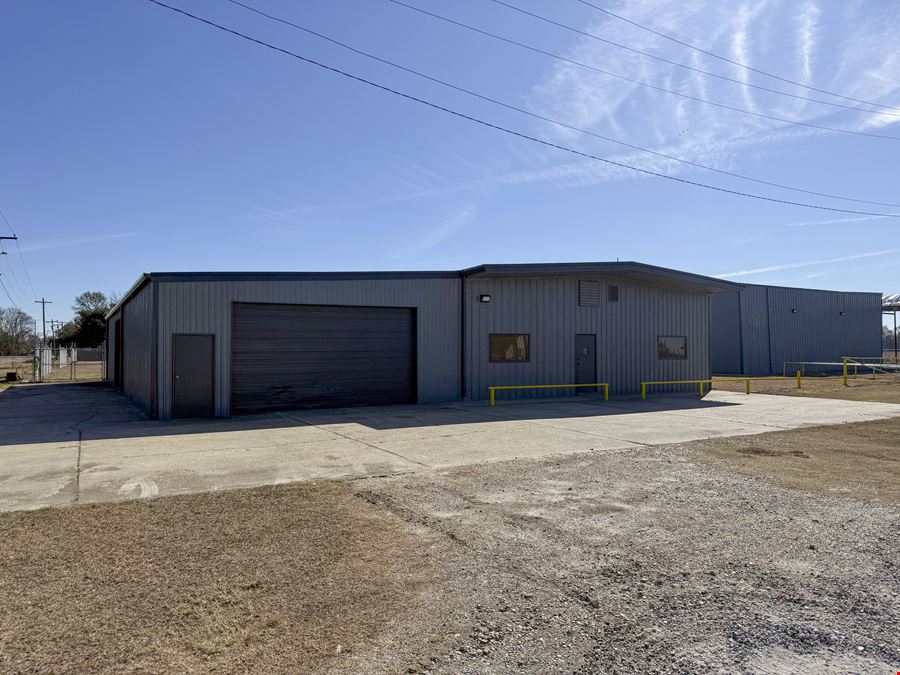 Renovated Flex Space on ±2.5 Acres