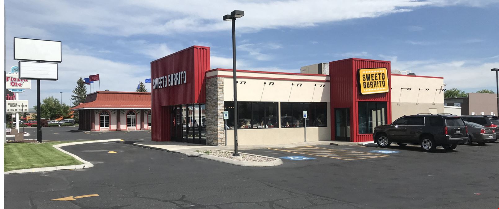 Free-Standing QSR with Drive-Thru Next to Regional Mall