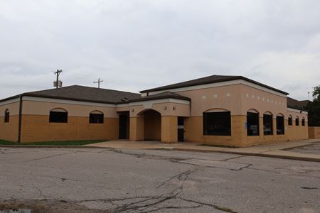 Commercial space at 2535 E Lincoln St in Wichita