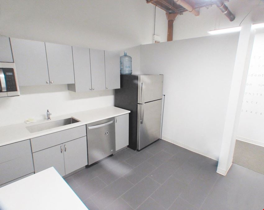 566 W Adams