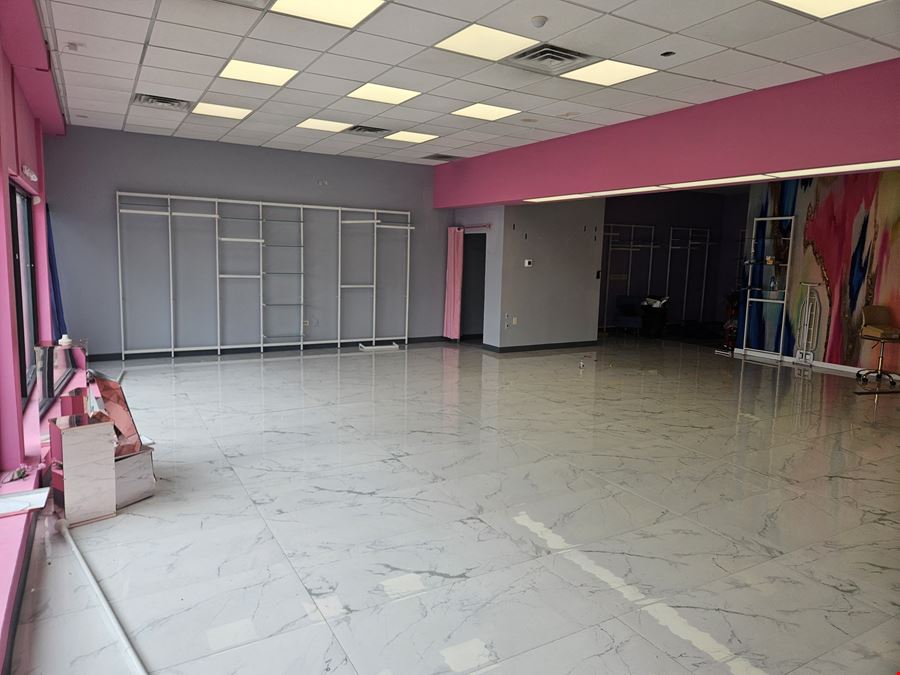Pacesetter Plaza | Retail Space Available