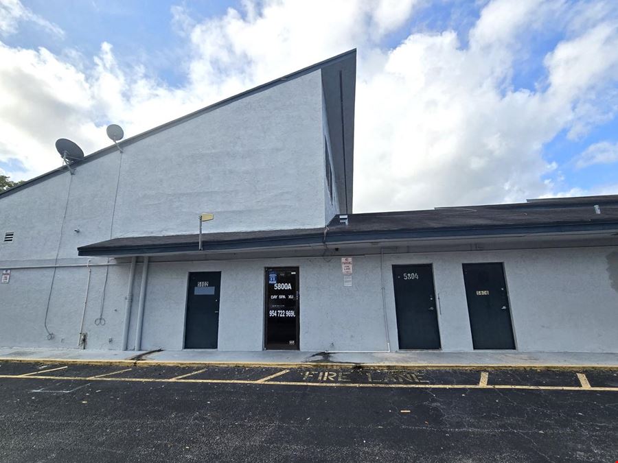 Unique 2nd floor 1400 +/- SQFT office space