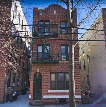 Commercial space at Sunnyside — 6-Unit Multifamily in Woodside