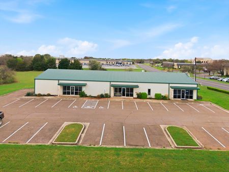 Retail space for Rent at 8020 Central Park Dr in Woodway