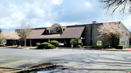 Retail space for Rent at Oak Hills Mall in Salem