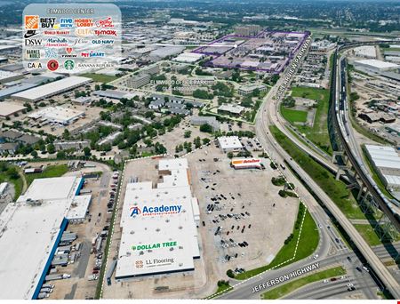 Commercial space at Elmwood Oaks Shopping Center in Harahan