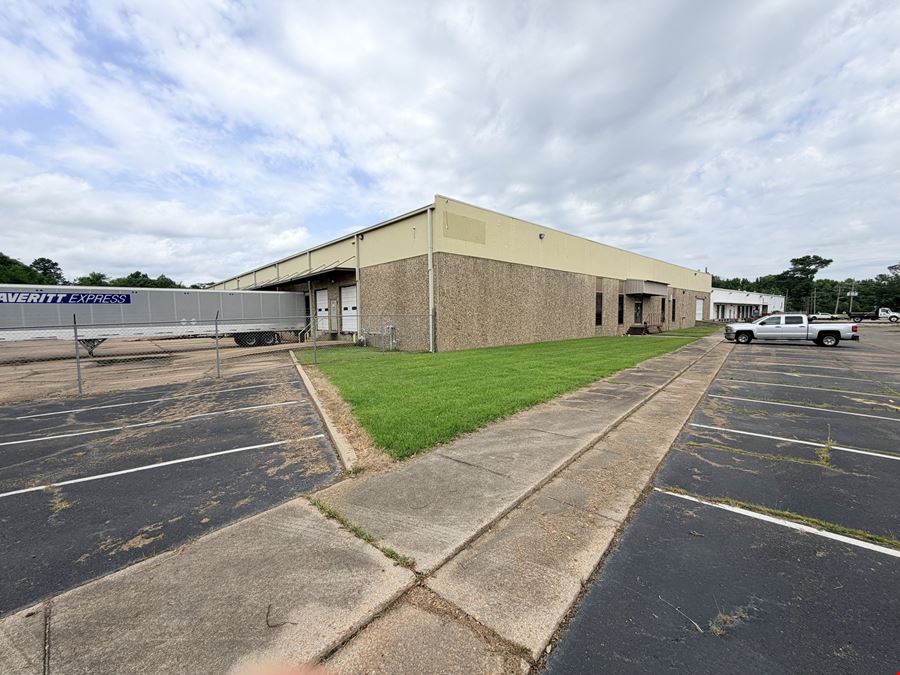 545 Ford Ave - Functional Warehouse/Distribution Space