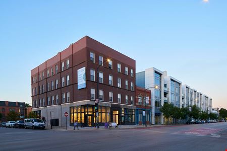 Retail space for Rent at Corner Location at Signalized Intersection in Chicago