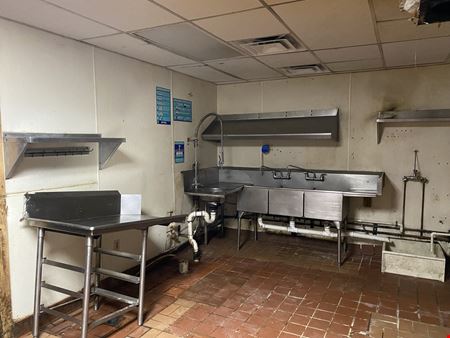 FULL SERVICE RESTAURANT ON GLENSTONE