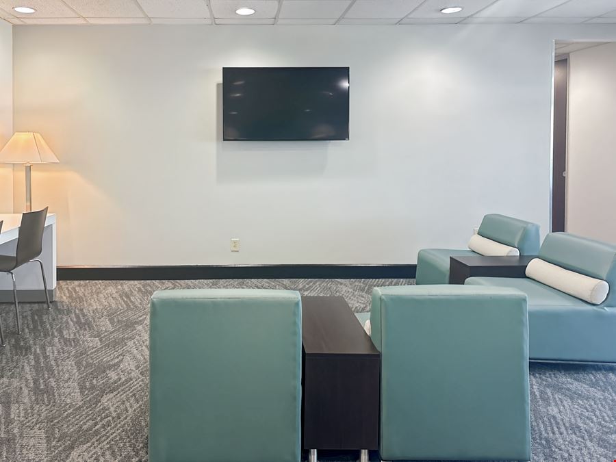 Regus - Keystone Crossing