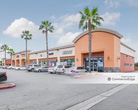 Retail space for Rent at Paramount Plaza in Paramount