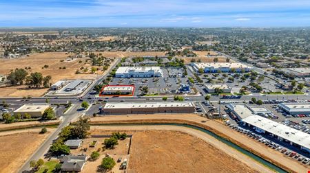 ±1,200 SF Retail Shop Space / Office For Lease - Madera, CA