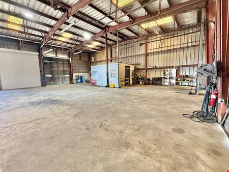 704 Murray Rd: Service Shop
