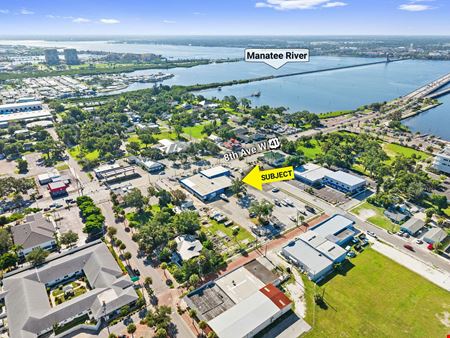 17.5K ± SF Retail Building Along Old US Hwy 41