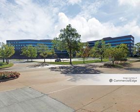 Quail Springs Parkway Plaza