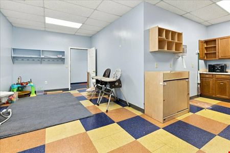 CORNER COMMERCIAL BUILDING NEAR DOWNTOWN - FOR LEASE OR SALE