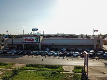 Retail space for Rent at Lyons Ave Shopping Center in Houston