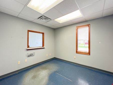 Office / Warehouse with Crane and Laydown Yard