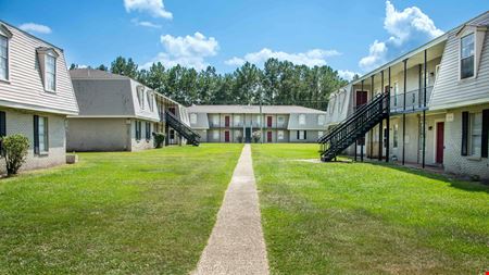 Commercial space at Royal Oaks Apartments in Hattiesburg