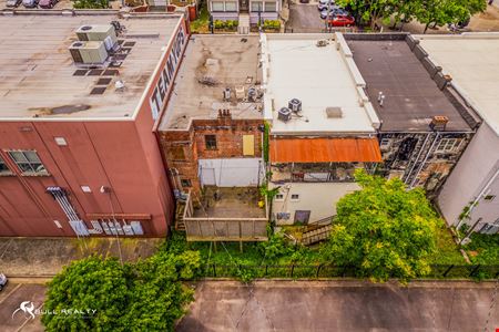 Lounge/Retail Building | ±2,800 SF