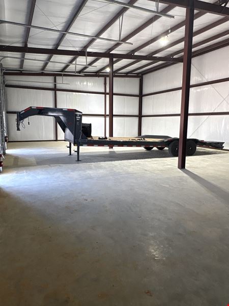 124 Golf Ave.  |  Tyler, TX 75702 Industrial Warehouse Unit