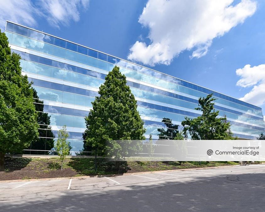 12 Corporate Woods