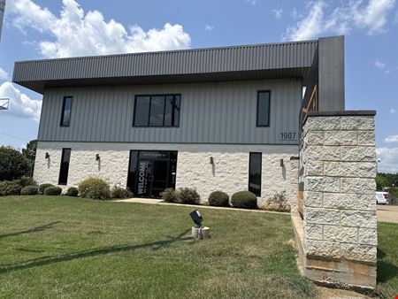 1907 E US Hwy 80
