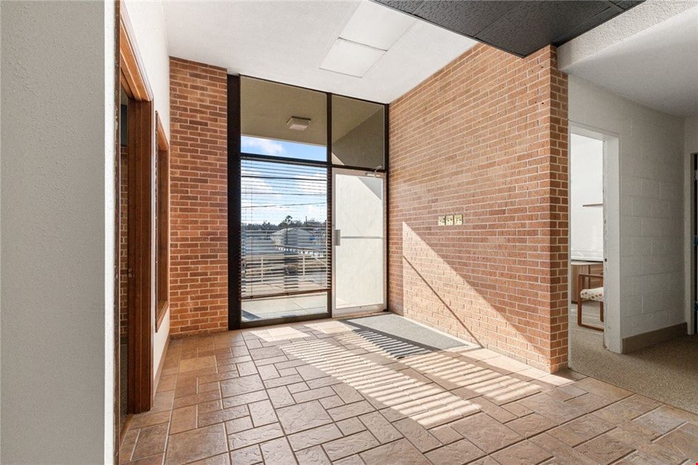 401 E Stephenson Ave