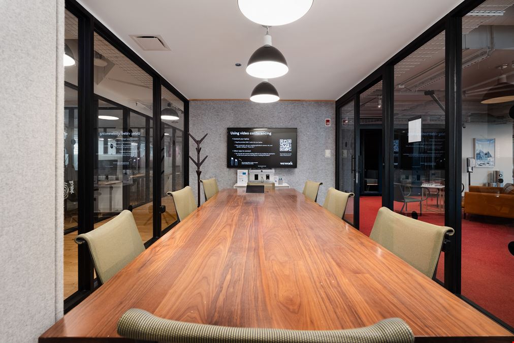 WeWork - 515 N State