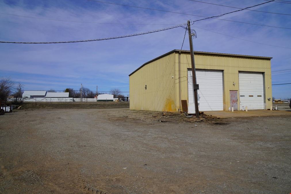 Insulated Commercial Building Easy Access! 103 S Allied Rd, Stroud