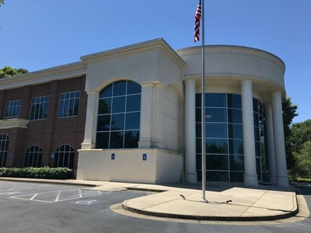 Commercial space at 3302 McGinnis Ferry Road in Suwanee