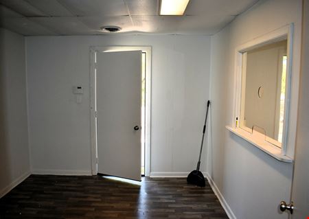 859 Clayton St. - 8,121 SF Warehouse & 1,800 SF Office 1/2 mile to Exit 172, I-65