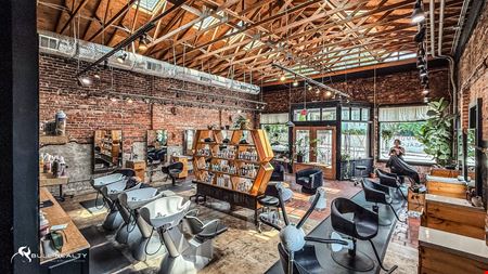 Two-Tenant Neighborhood Retail Building | NNN Leases